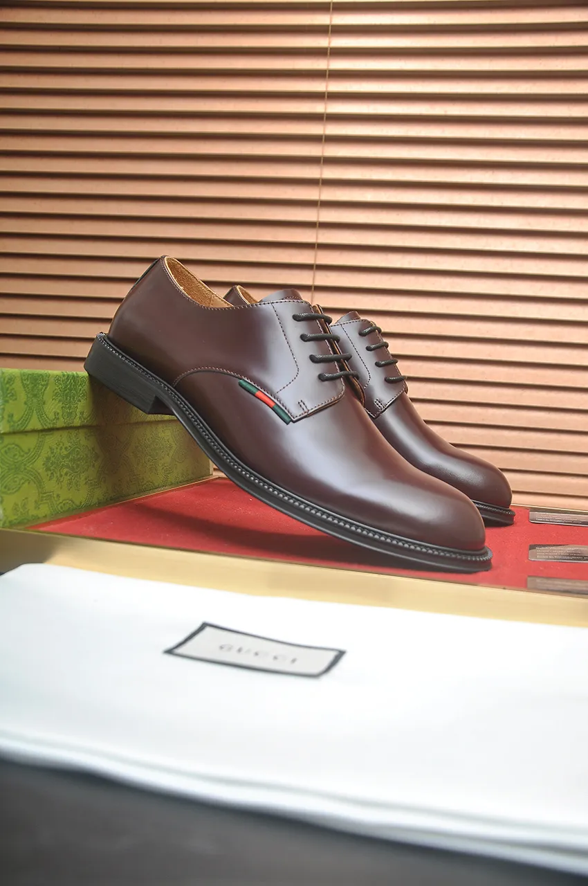 Men's shoes💰500💶Italy's top luxury men's shoe giant (GUCCI) (Gucci) (full cowhide lining) new arrival🍃Original European style🔰 Pleasant to the eye😍In order to make the shoes more durable and non-deformable🌀The production continues to follow traditional methods but there is still no lack of innovation💪Choose original sheepskin for the leather♻️ Smooth and natural And extra bright ⭐Made of imported cowhide, the first choice of rich people 38-45 (45 customized)
